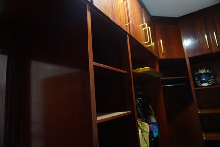 Casa para alugar com 1000m², 4 quartos e 3 vagasCloset Suíte 1