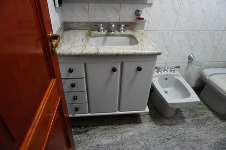 Casa para alugar com 1000m², 4 quartos e 3 vagasBanheiro da Suíte 1