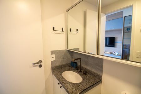 Banheiro de kitnet/studio para alugar com 1 quarto, 22m² em Santo Amaro, São Paulo