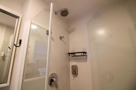 Banheiro de kitnet/studio para alugar com 1 quarto, 22m² em Santo Amaro, São Paulo