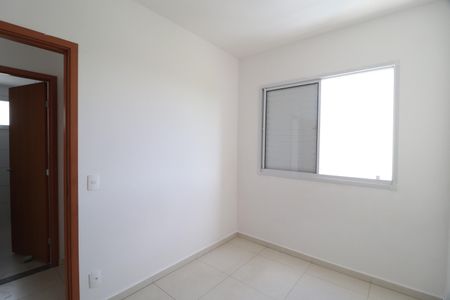 Quarto 1 de apartamento para alugar com 2 quartos, 55m² em Jardim Holanda, Uberlândia