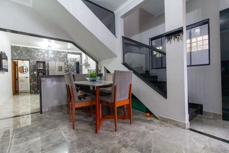 Casa para alugar com 148m², 2 quartos e 3 vagas Casa para alugar com 148m², 2 quartos e 3 vagasSala