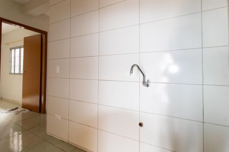 Detalhe da cozinha de casa para alugar com 2 quartos, 45m² em Uberaba, Curitiba