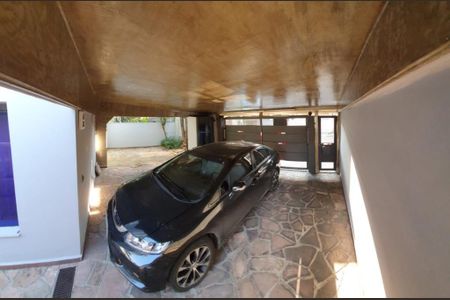 Casa à venda com 220m², 4 quartos e 4 vagas