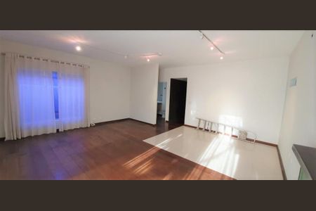 Casa à venda com 4 quartos, 220m² em Moema, São Paulo