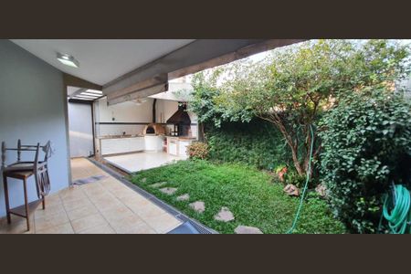 Casa à venda com 220m², 4 quartos e 4 vagas