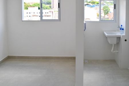 Sala/Cozinha de apartamento para alugar com 2 quartos, 33m² em Vila Granada, São Paulo