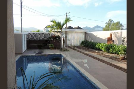 Casa à venda com 265m², 5 quartos e 3 vagas