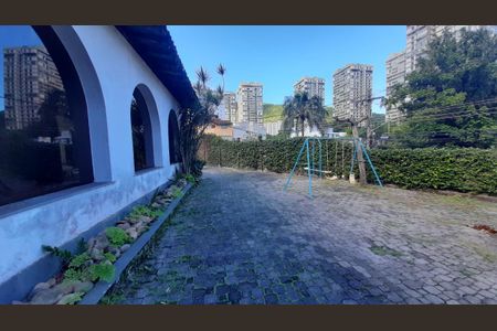 Casa à venda com 391m², 4 quartos e 6 vagas