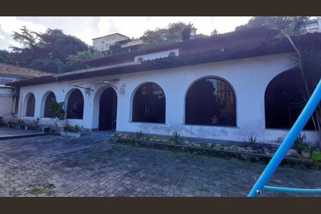 Casa à venda com 391m², 4 quartos e 6 vagas