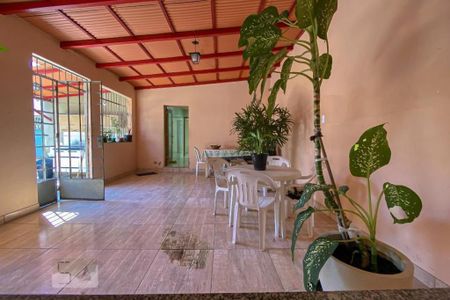 Casa à venda com 126m², 3 quartos e 5 vagas