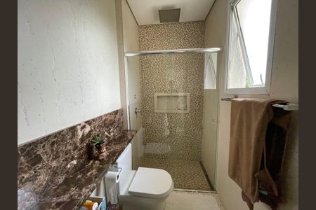 Casa de condomínio para alugar com 612m², 3 quartos e 4 vagas Casa de condomínio para alugar com 612m², 3 quartos e 4 vagasBanheiro da Suíte 2