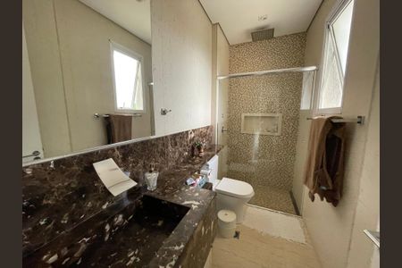 Casa de condomínio para alugar com 612m², 3 quartos e 4 vagas Casa de condomínio para alugar com 612m², 3 quartos e 4 vagasBanheiro da Suíte 2