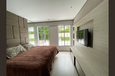 Suíte 1 de casa de condomínio para alugar com 3 quartos, 612m² em Jardim Barbacena, Cotia