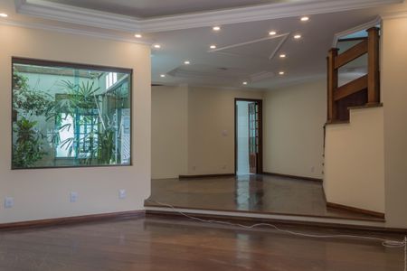 Casa à venda com 322m², 5 quartos e 4 vagasSala