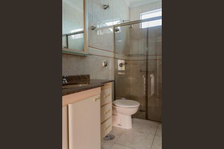 Casa à venda com 322m², 5 quartos e 4 vagasBanheiro da Suíte 2