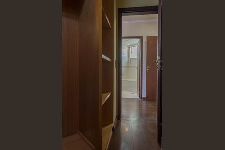 Casa à venda com 322m², 5 quartos e 4 vagasCloset da suíte 1