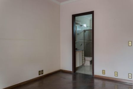 Casa à venda com 322m², 5 quartos e 4 vagasSuíte 2