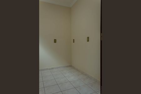 Casa à venda com 322m², 5 quartos e 4 vagasQuarto de Serviço