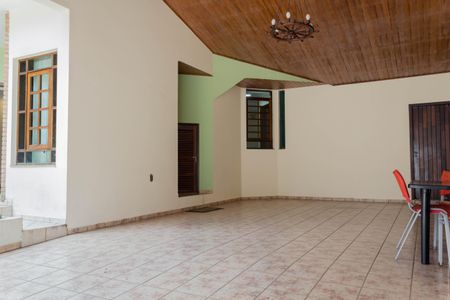 Casa à venda com 322m², 5 quartos e 4 vagasGaragem