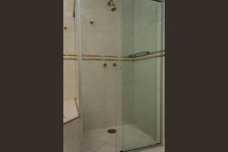 Casa à venda com 322m², 5 quartos e 4 vagasBanheiro da Suíte 1