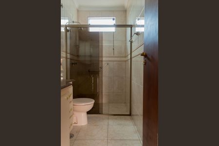 Casa à venda com 322m², 5 quartos e 4 vagasBanheiro da Suíte 2