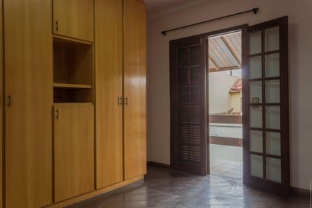 Casa à venda com 322m², 5 quartos e 4 vagasSuíte 2