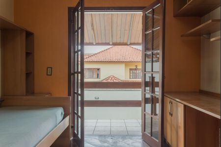 Casa à venda com 322m², 5 quartos e 4 vagasQuarto 2