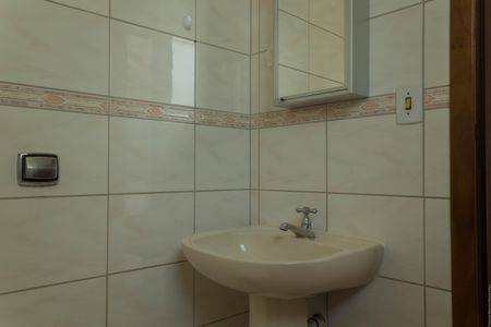 Casa à venda com 322m², 5 quartos e 4 vagasBanheiro de Serviço