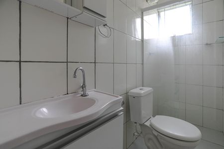 Banheiro 1 de casa de condomínio para alugar com 2 quartos, 60m² em Jundiapeba, Mogi das Cruzes