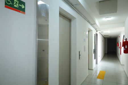 Apartamento para alugar com 35m², 2 quartos e sem vagaÁrea comum - Saguão do andar
