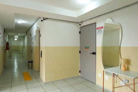 Apartamento para alugar com 35m², 2 quartos e sem vagaÁrea comum - Saguão do prédio