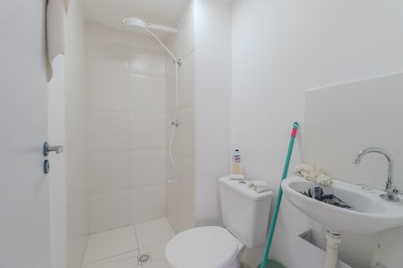Banheiro de kitnet/studio para alugar com 1 quarto, 25m² em Bela Vista, São Paulo