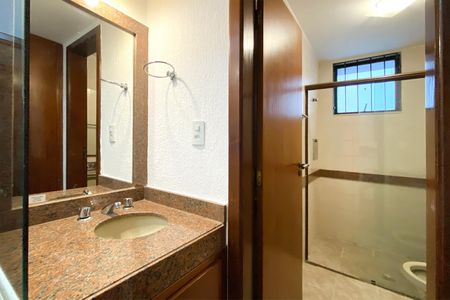 Apartamento para alugar com 129m², 4 quartos e 3 vagas Apartamento para alugar com 129m², 4 quartos e 3 vagasBanheiro