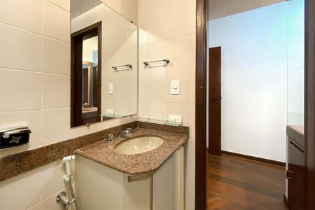 Apartamento para alugar com 129m², 4 quartos e 3 vagas Apartamento para alugar com 129m², 4 quartos e 3 vagasBanheiro