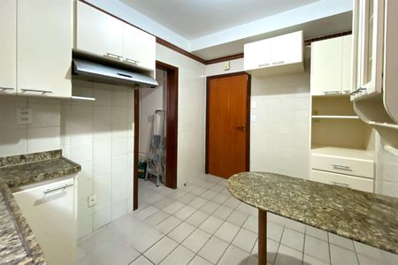 Apartamento para alugar com 129m², 4 quartos e 3 vagas Apartamento para alugar com 129m², 4 quartos e 3 vagasCozinha
