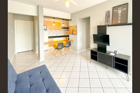 Sala de TV de apartamento para alugar com 1 quarto, 50m² em Ingleses do Rio Vermelho, Florianópolis