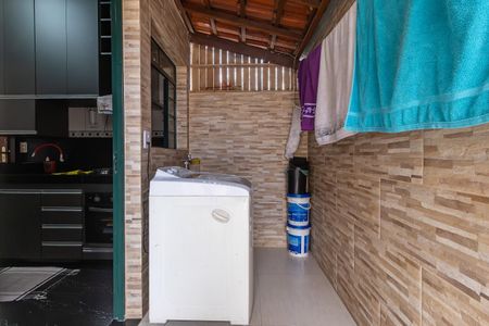 Casa à venda com 68m², 2 quartos e 1 vagaÁrea de Serviço