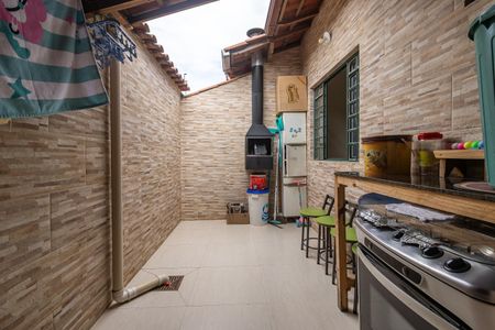 Casa à venda com 68m², 2 quartos e 1 vagaÁrea de Serviço