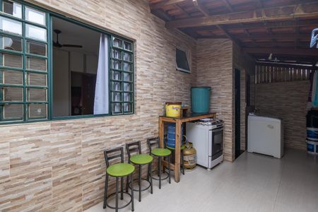 Casa à venda com 68m², 2 quartos e 1 vagaÁrea de Serviço