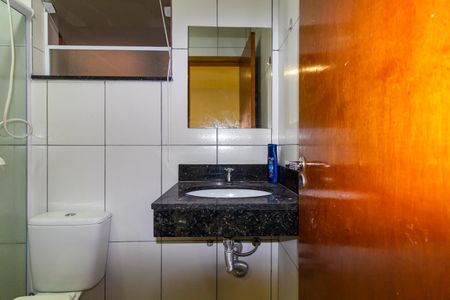 Banheiro de kitnet/studio para alugar com 1 quarto, 28m² em Vila Cunha Bueno, São Paulo