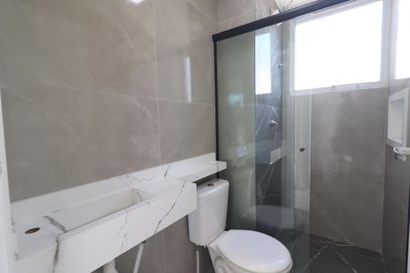Banheiro de apartamento à venda com 2 quartos, 48m² em Santo Afonso, Novo Hamburgo