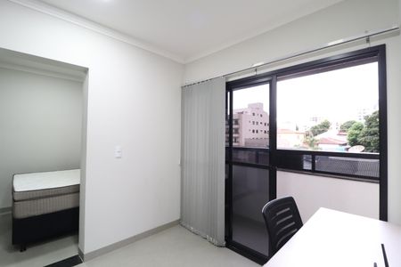 Sala/Cozinha de apartamento para alugar com 1 quarto, 30m² em Santa Mônica, Uberlândia