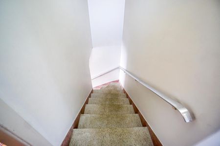 Casa para alugar com 138m², 2 quartos e 1 vaga Casa para alugar com 138m², 2 quartos e 1 vagaEscada