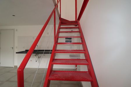 Escada de apartamento à venda com 1 quarto, 52m² em Santa Terezinha, Santo André