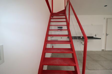 Escada de apartamento à venda com 1 quarto, 52m² em Santa Terezinha, Santo André