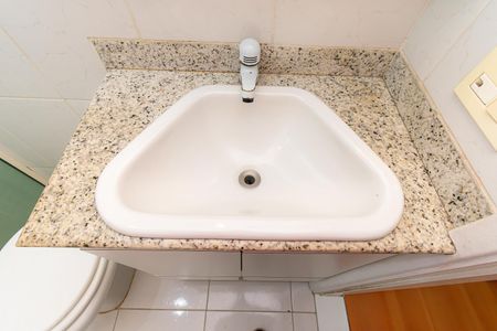 Apartamento à venda com 56m², 2 quartos e 1 vaga Apartamento à venda com 56m², 2 quartos e 1 vagaBanheiro