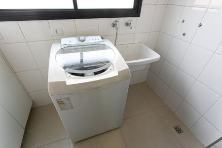 Apartamento para alugar com 64m², 2 quartos e 1 vagaÁrea de Serviço - Máquina de Lavar