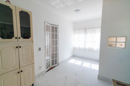 Casa à venda com 341m², 3 quartos e 3 vagas Casa à venda com 341m², 3 quartos e 3 vagasCozinha