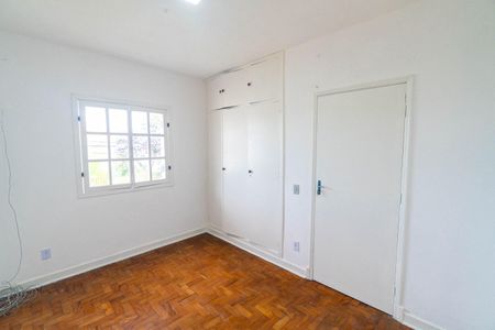 Casa à venda com 341m², 3 quartos e 3 vagas Casa à venda com 341m², 3 quartos e 3 vagasQuarto 2